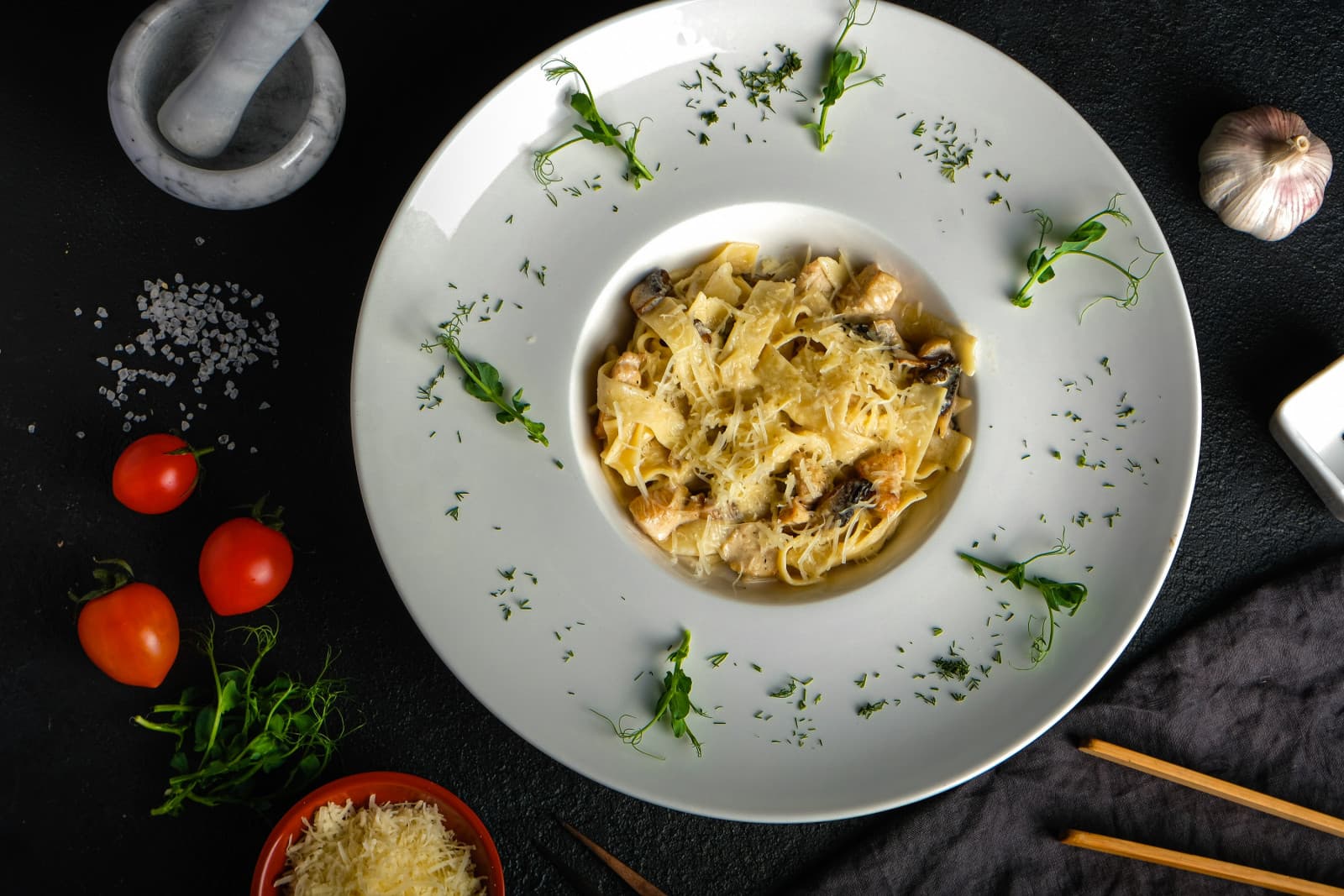 Паста с курой и грибами